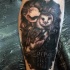 Tatuaje  de lechuza preciosa en la cruz y bandada de murciélagos