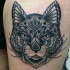 Moderna estilo ponto coxa tatuagem de máscara grande gato com vários ornamentos
