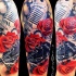 Traditionellstil modern farbiger Schulter Tattoo des altmodischen Mikrofons mit Rosen und Gittarre