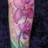 Tatuaje de orquídeas alucinantes y nombre