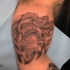 Tatuaje en el brazo,
Medusa  Gorgona con serpientes peligrosas