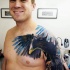 Tatuaje en el hombro, águila impresionante realista que caza