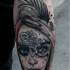 Tatuaje en el antebrazo,
santa muerte con  ojos azules maravillosos