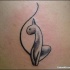 Tatuaje en el hombro, silueta de gato elegante
