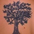 Simple árbol en flor tatuaje en tinta negra