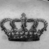 Tatuaje  de corona real en la espalda