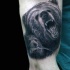 Tatuaje en el brazo,
osos amenazantes realistas