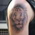 carina testa di leone tatuaggio sulla spalla