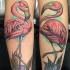 Tatuaje  de flamencos dulces en las piernas