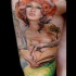 bella sirena a testa rossa con libro tatuaggio sulla coscia