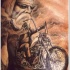 Tatuaje  de anciano motorista en su moto
