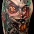 Tatuaje en el brazo,
vampiro divertido, old school multicolor