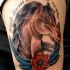 Tatuaggio della vecchia scuola il cavallo & la rosa & la scritta