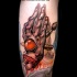 Oldschool gruselig aussehendes  farbiges Arm Tattoo mit Monsterhand