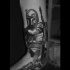 Tatuaje en el brazo, diseño negro blanco de Bobba Fett famoso