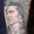 Tatuaje en el antebrazo, jefe indio anciano severo