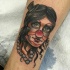 Oldschool Stil farbiger Clown Frau Porträt Tattoo am Bein