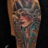 Tatuaje en la pierna, mujer pirata estilizada, old school