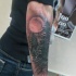 Tatuaje en el antebrazo, bosque fascinante y luna llena