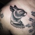 Tatuaje en el hombro,
 gato egipcio negro blanco