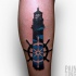 Tatuaje  de faro con timón únicos