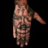 originale particolare disegno ritratto inchiostro nero tatuaggio su mano