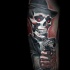 Originales im Illustration Stil farbiges Unterarm Tattoo mit dämonischem Gangster Skelett mit Pistole