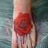 originale dipinto colorato rosa insanguinata tatuaggio su piede