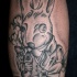 Tatuaje  de conejo famoso de Alicia en el País de las Maravillas