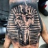 Tatuaje en la mano,  faraón realista bien dibujado