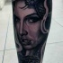 Tatuaje en la pierna,
Medusa Gorgona severa asombrosa