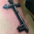 Muy parecida a la foto real tatuaje la llave en forma de la cruz en el brazo