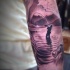 realistico foto inchiostro nero pescatore su lago tatuaggio su braccio
