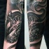 Tatuaje en el brazo,
 reloj de bolsillo maravilloso volumétrico