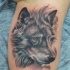 Tatuaje de lobo lindo  en el brazo