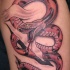 serpente rosso sotto pelle tatuaggio