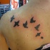 Tatuaje en el hombro, aves sencillas negras
