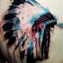 Tatuaje en el hombro, sombrero de plumas indio  hermoso