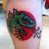Tatuaje en la pierna, personaje ficticio Godzilla  con sol rojo