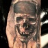 cranio pirata in bandana tatuaggio su piede