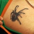 Kleine schwarze Spinne Tätowierung