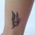 Tatuaje de  mariposa bonita en el tobillo