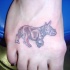 Tatuaje en la pierna, rinoceronte bueno pequeño