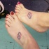 Tatuajes en los pies,  corazones y signos de infinito para amigos