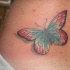 Tatuaje en el costado, mariposa linda encantadora