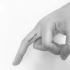 Tatuaje en el dedo,  escrito simple diminuto Isaiah54