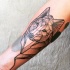 Mauerwerk Stil schwarzes Bein Tattoo mit Wolfs Gesicht