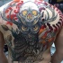 Tatuaje en la espalda,
lechuza preciosa con cráneo humano y cuernos