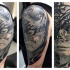 Erstaunliches schwarzes und weißes Schulter Tattoo mit Maske der Frau