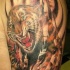 stupendo multicolore tigre agressivo tatuaggio su spalla